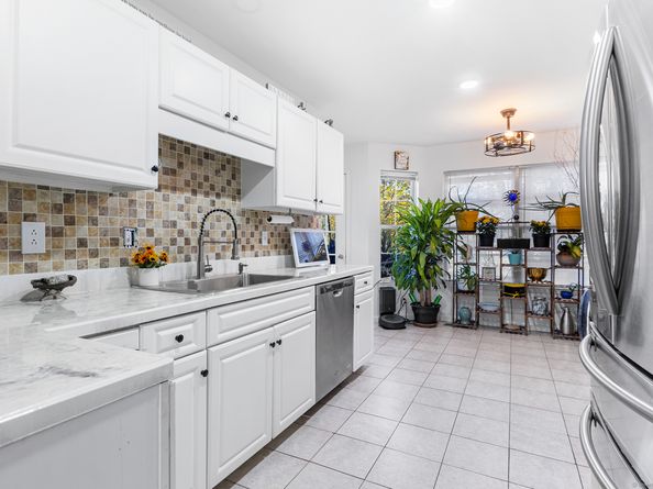 302 Lexington Boulevard 302, Bethel CT 06801