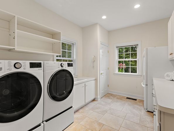 113 Skyview Lane, New Canaan CT 06840
