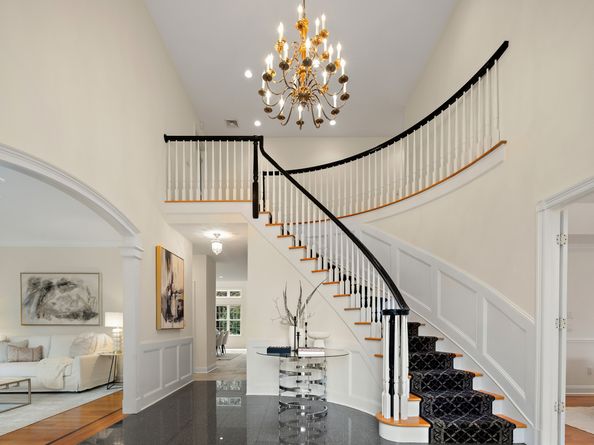 113 Skyview Lane, New Canaan CT 06840