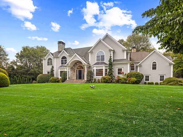 113 Skyview Lane, New Canaan CT 06840