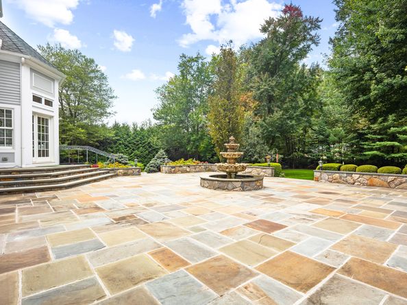 113 Skyview Lane, New Canaan CT 06840