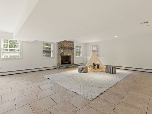 113 Skyview Lane, New Canaan CT 06840