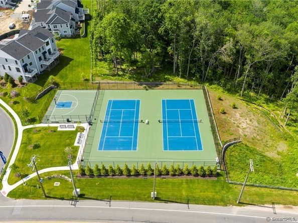 22 Brentwood Circle 22, Danbury CT 06810