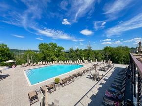 22 Brentwood Circle 22, Danbury CT 06810