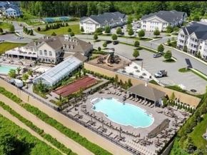 22 Brentwood Circle 22, Danbury CT 06810