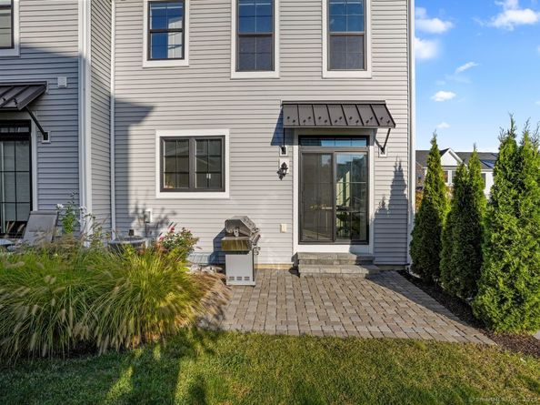 22 Brentwood Circle 22, Danbury CT 06810