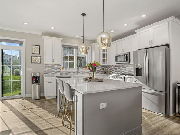 22 Brentwood Circle 22, Danbury CT 06810