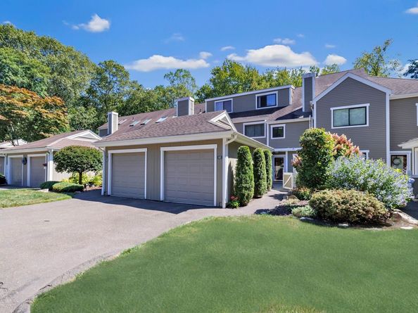 61 Country Walk 61, Shelton CT 06484