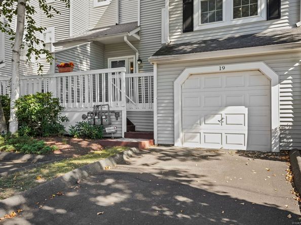 19 Rivendell Drive 19, Shelton CT 06484