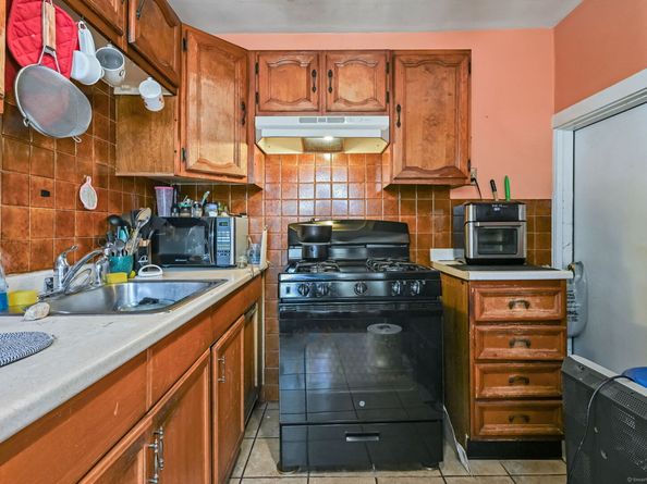 15 Seeley Street, Bridgeport CT 06605