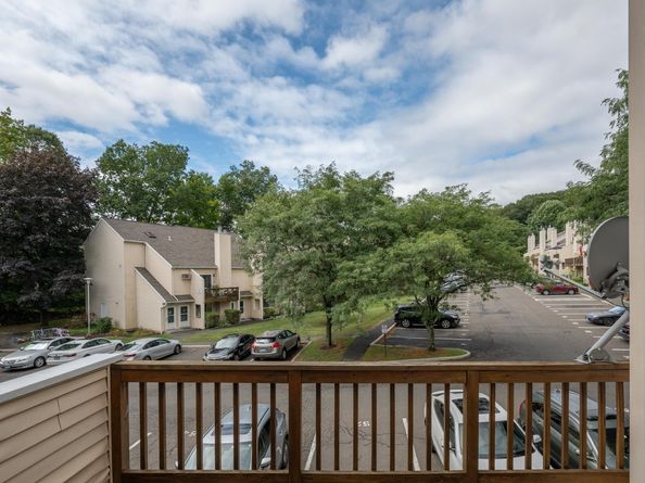 8 Rose Lane APT 1812, Danbury CT 06811