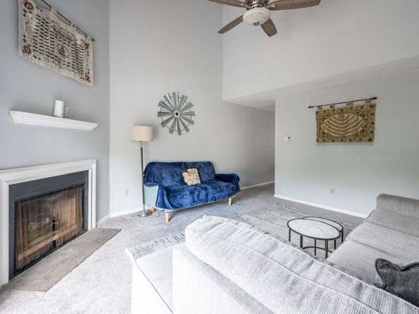 8 Rose Lane APT 1812, Danbury CT 06811