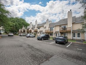 8 Rose Lane APT 1812, Danbury CT 06811