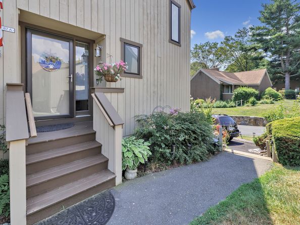 87 Creek Lane A, Stratford CT 06614