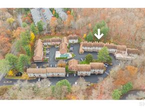 40 Village Walk 40, Wilton CT 06897