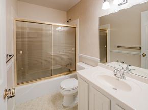 40 Village Walk 40, Wilton CT 06897