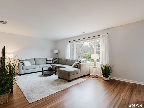 40 Village Walk 40, Wilton CT 06897