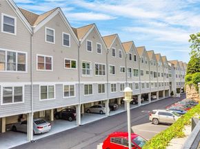4 Daskams Lane 326, Norwalk CT 06851
