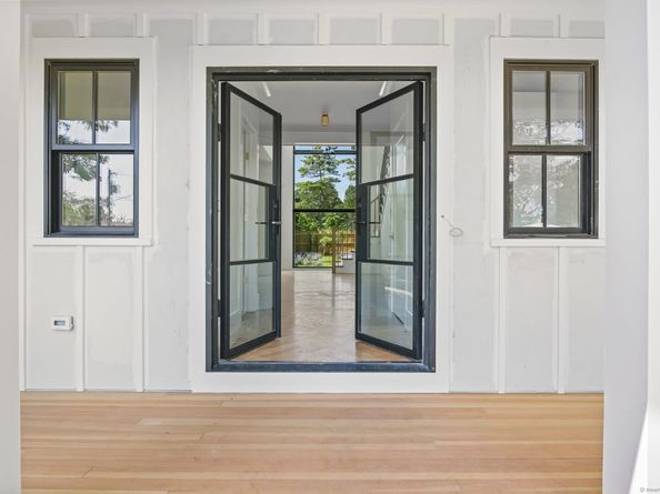 52 Garibaldi Lane, New Canaan CT 06840