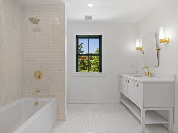 52 Garibaldi Lane, New Canaan CT 06840