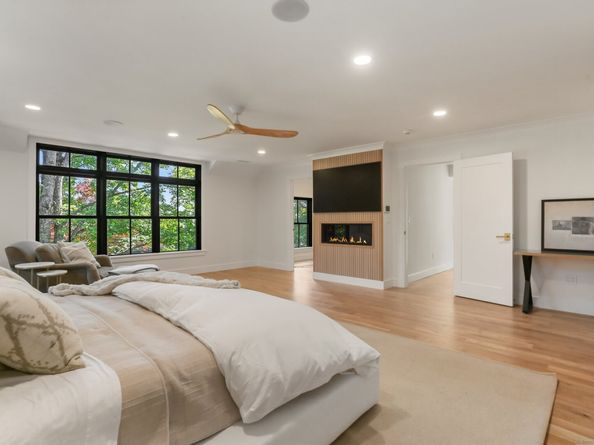 52 Garibaldi Lane, New Canaan CT 06840