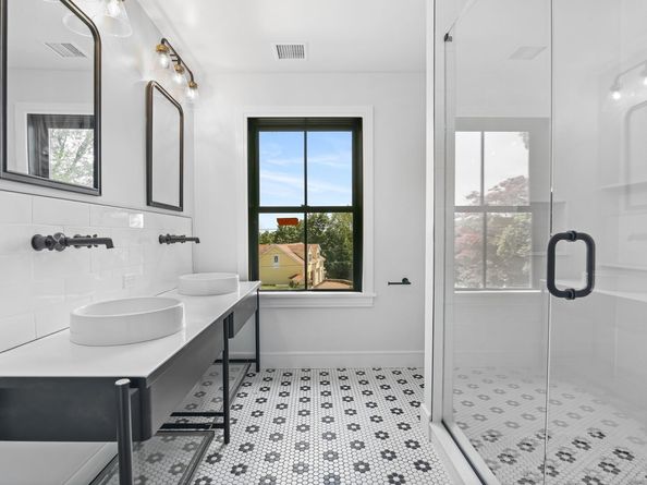 52 Garibaldi Lane, New Canaan CT 06840