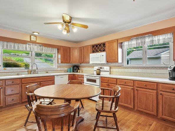 44 N Lake Shore Drive, Brookfield CT 06804