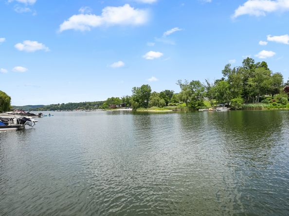 44 N Lake Shore Drive, Brookfield CT 06804