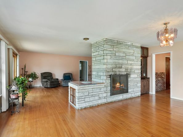 44 N Lake Shore Drive, Brookfield CT 06804