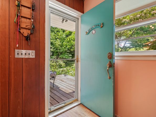 44 N Lake Shore Drive, Brookfield CT 06804