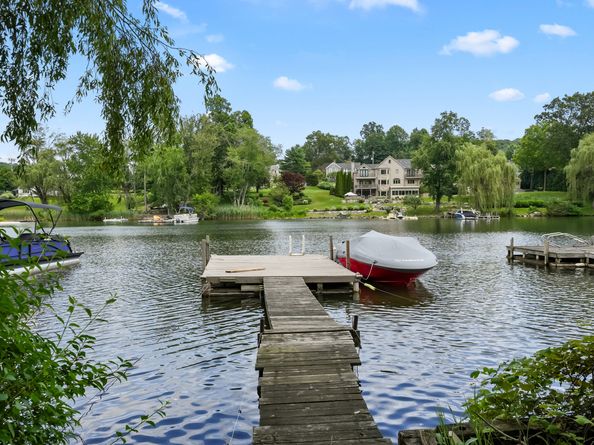 44 N Lake Shore Drive, Brookfield CT 06804