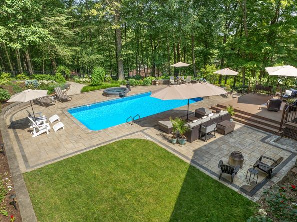 19 Pumpkin Hill Road, Trumbull CT 06611