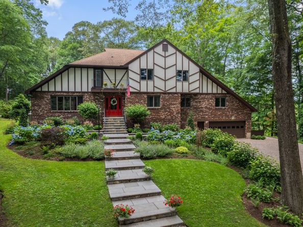 19 Pumpkin Hill Road, Trumbull CT 06611
