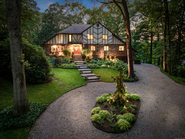 19 Pumpkin Hill Road, Trumbull CT 06611