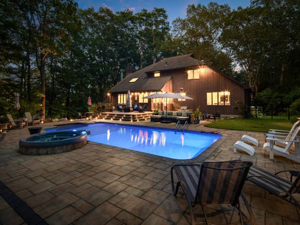 19 Pumpkin Hill Road, Trumbull CT 06611
