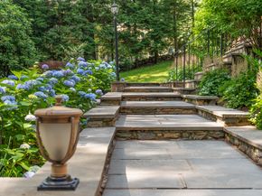 19 Pumpkin Hill Road, Trumbull CT 06611