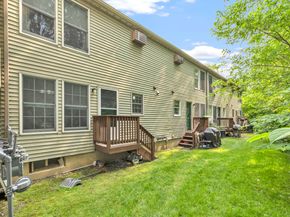 20 Oakland Avenue APT 3B, Danbury CT 06810