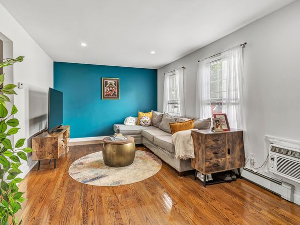 20 Oakland Avenue APT 3B, Danbury CT 06810