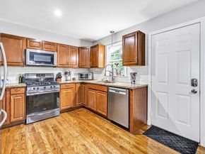 20 Oakland Avenue APT 3B, Danbury CT 06810