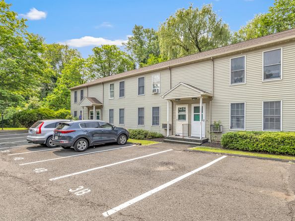 20 Oakland Avenue APT 3B, Danbury CT 06810