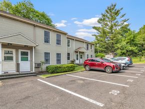 20 Oakland Avenue APT 3B, Danbury CT 06810