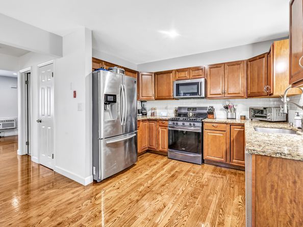 20 Oakland Avenue APT 3B, Danbury CT 06810