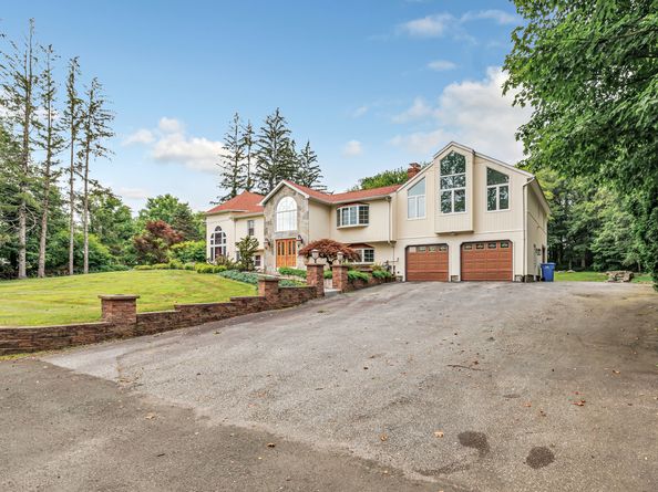 40 Walnut Street, Monroe CT 06468