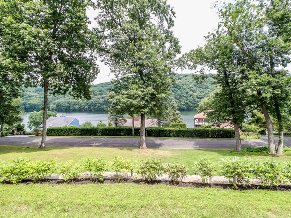 21 Lillinonah Drive, Brookfield CT 06804