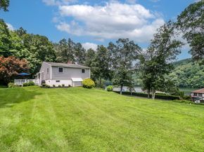 21 Lillinonah Drive, Brookfield CT 06804