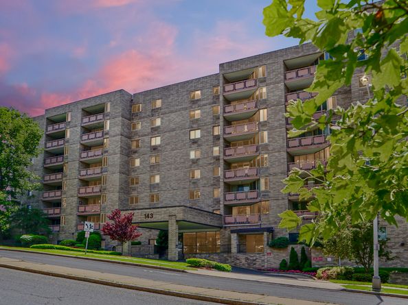 143 Hoyt Street APT 3B, Stamford CT 06905
