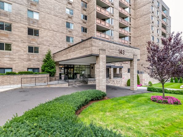 143 Hoyt Street APT 3B, Stamford CT 06905