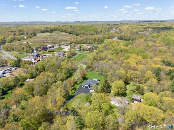 27 Old Oak Road, Easton CT 06612
