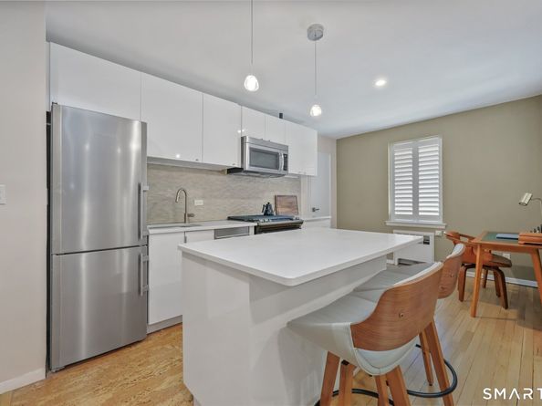 52 Lafayette Place 1F, Greenwich CT 06830