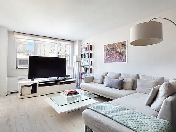 201 East 36th Street 15D, New York NY 10016
